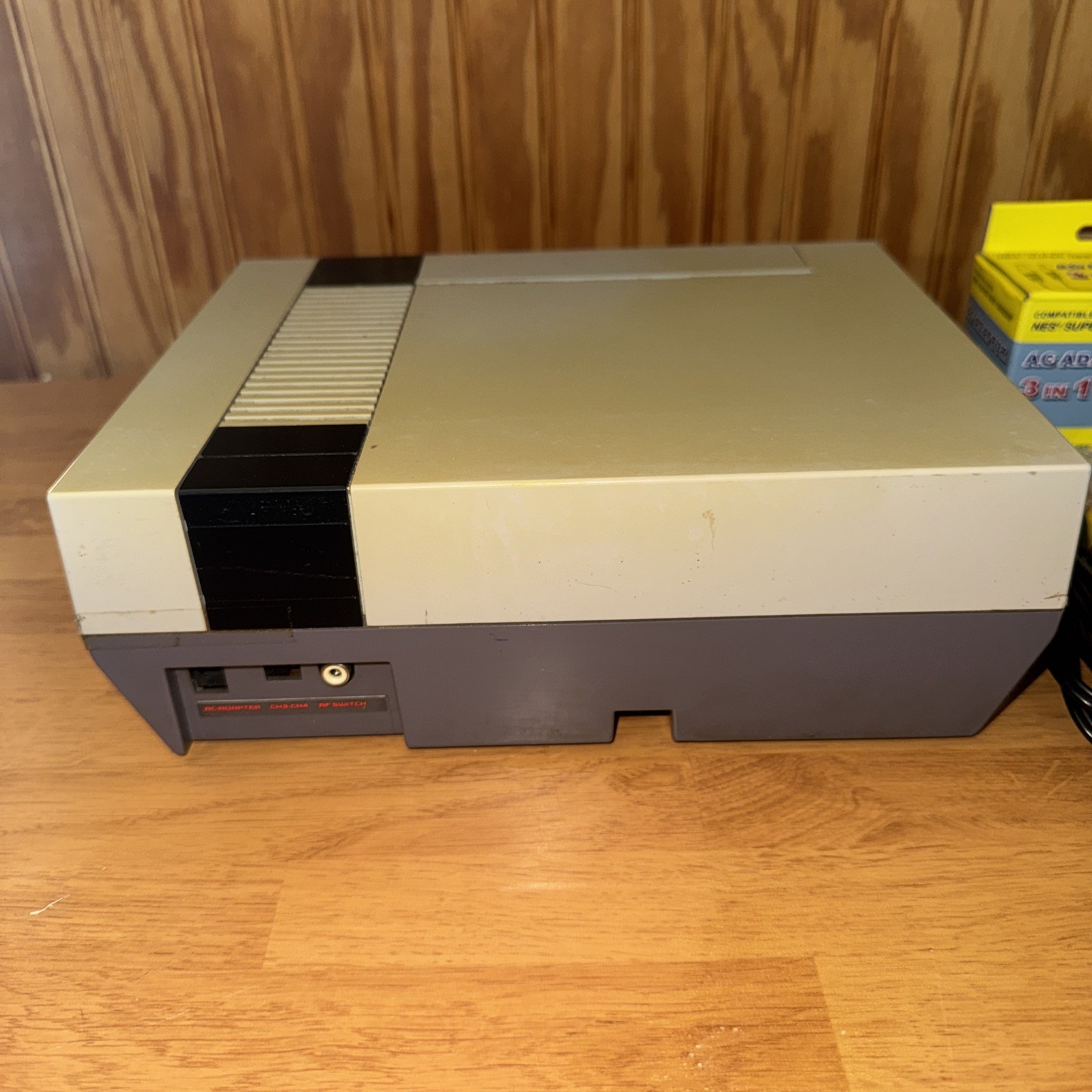 Nintendo NES-001 1985 Console 2 Controllers Power,co-axles cords Tested Working
