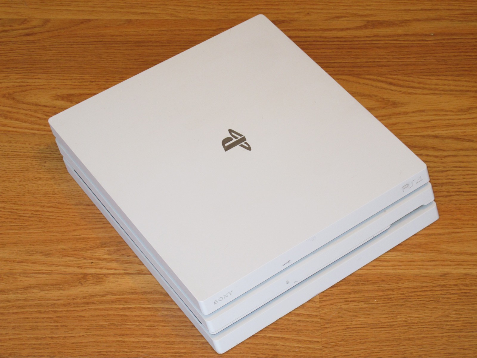 Sony PlayStation 4 Pro PS4 1TB White Console (Parts/Repair) Powers On/Safe Mode