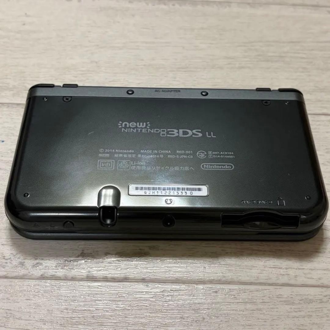 New Nintendo 3DS LL Metallic Black includes charging cable