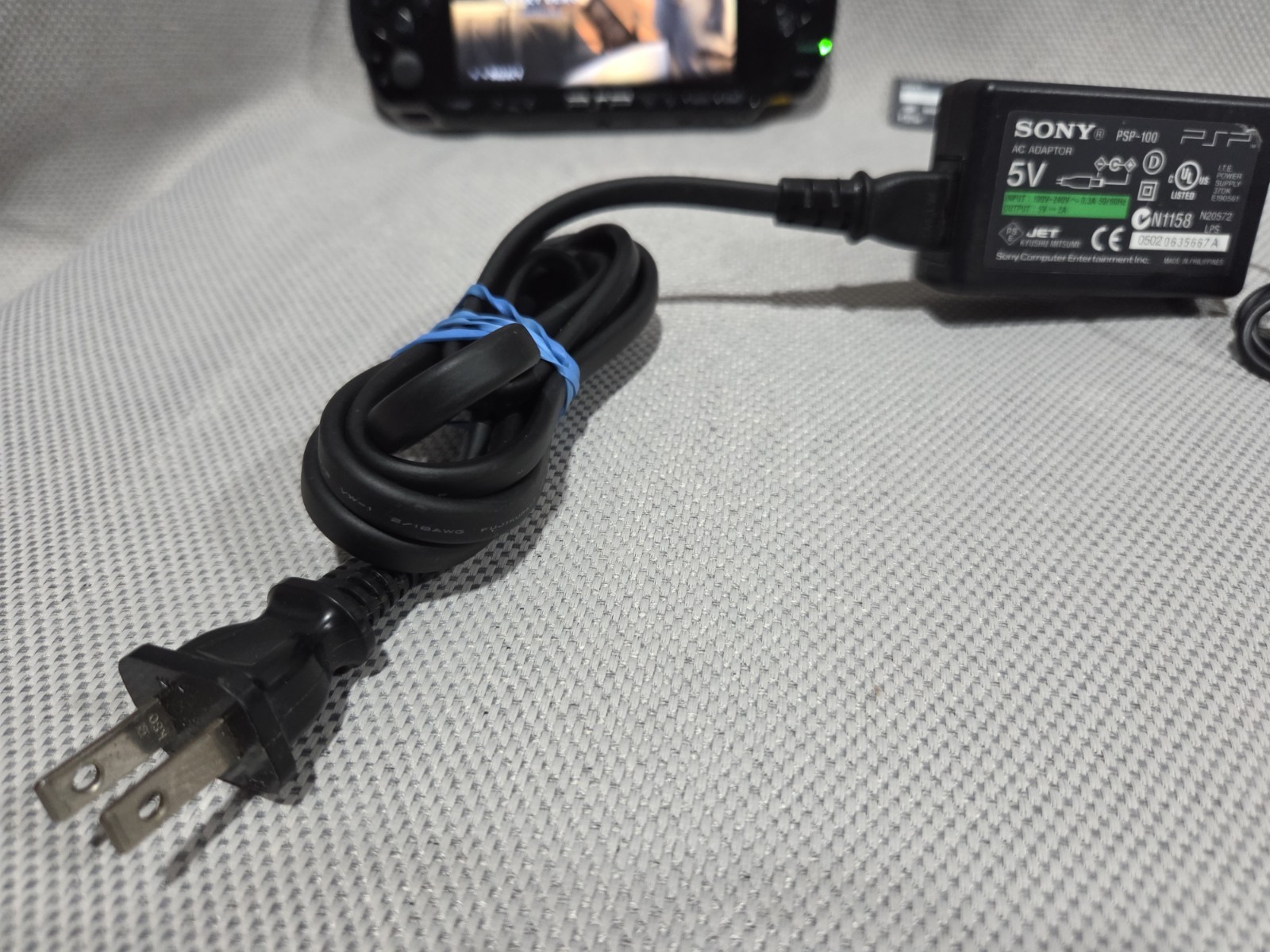 Sony PSP-1001 Black Handheld Console Wi-Fi With Charger And Memory Stick Tested