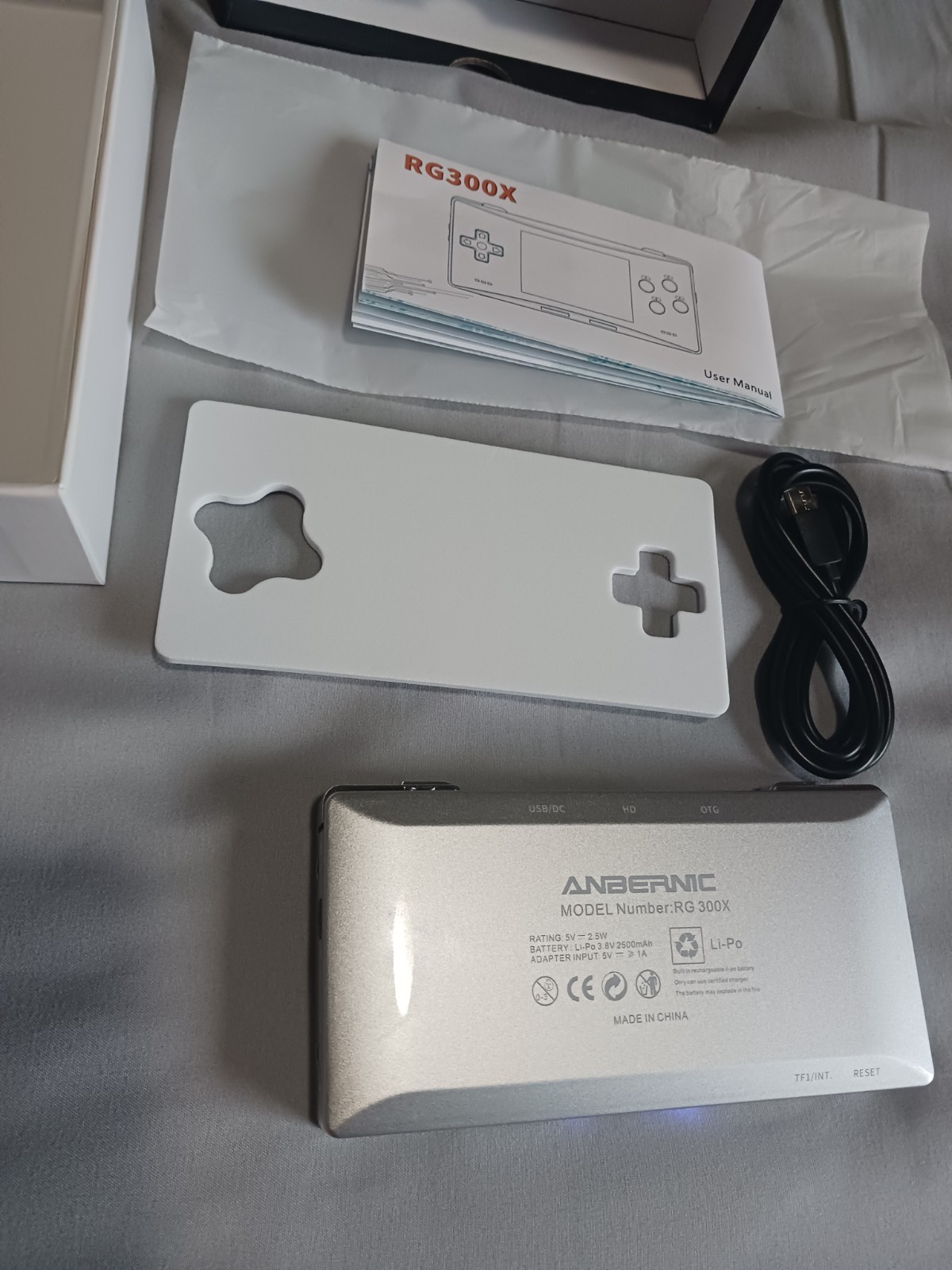 Anbernic RG 300x micro style console w original os 64GB & 16GB cards