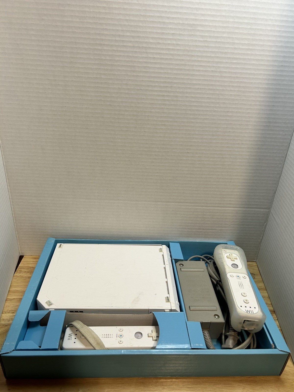 Nintendo Wii White Console TESTED,2 controllers 4 GAMES 2 RECHARGEABLE BATTERIES