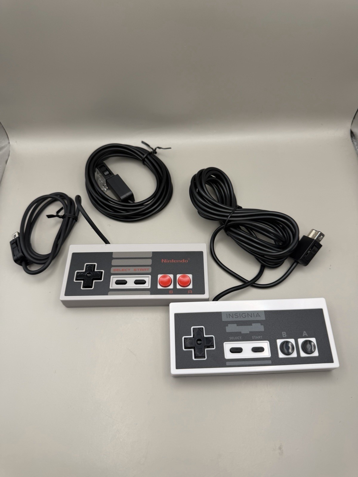 Nintendo NES Classic Mini w/2 Controllers & Travel Case – Tested