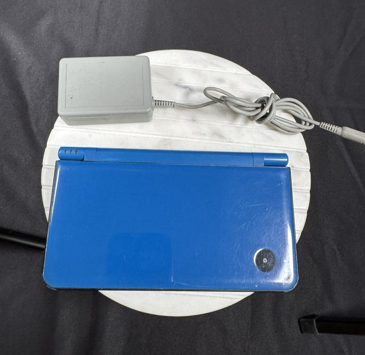 Nintendo DSi XL Handheld Console Midnight Blue Dual Screen with Charger