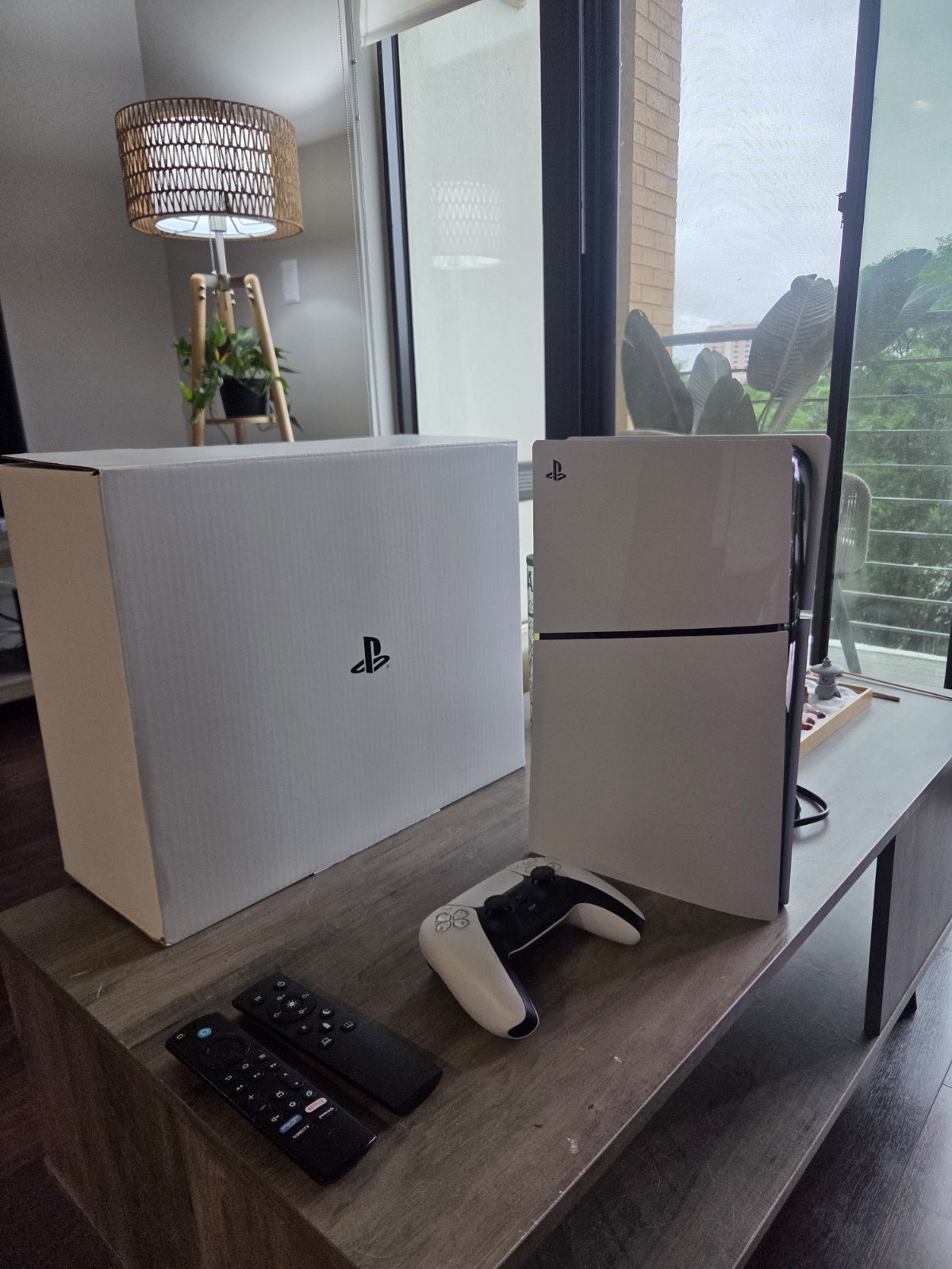 Sony PlayStation 5 Home Console White/Black Wi-Fi HDMI USB-A Controller & Box