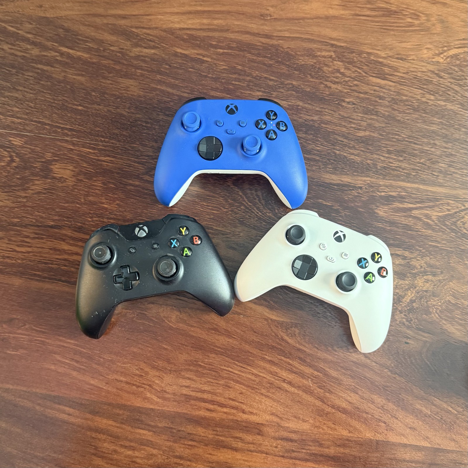 Microsoft Xbox One with Kinect (500GB) with 6 games and 3 controllers