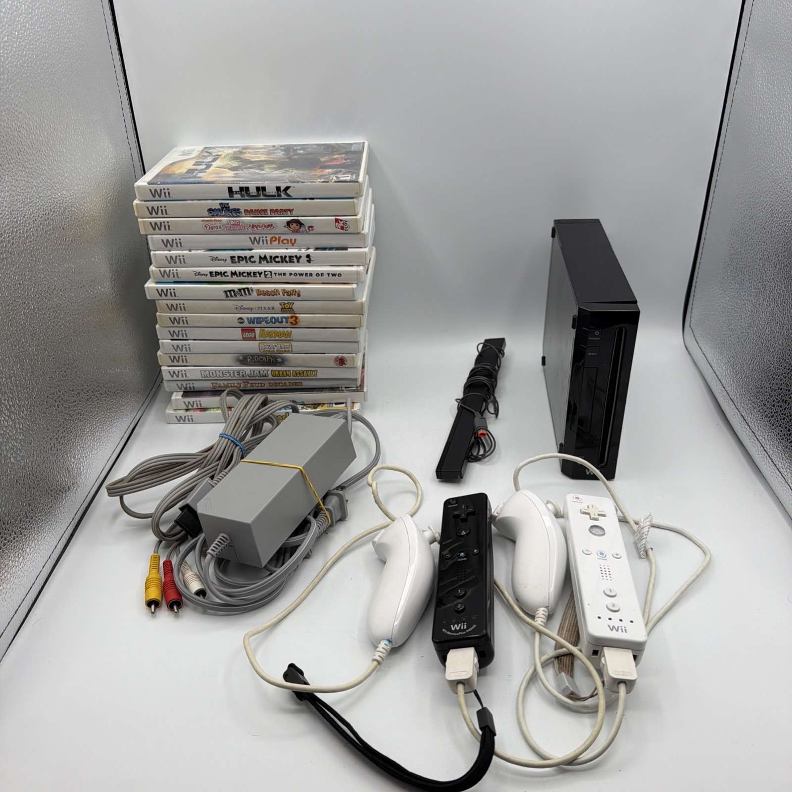 Nintendo Wii RVL-001 Console Bundle 2 Controllers 2 Nunchucks 16 Games Tested