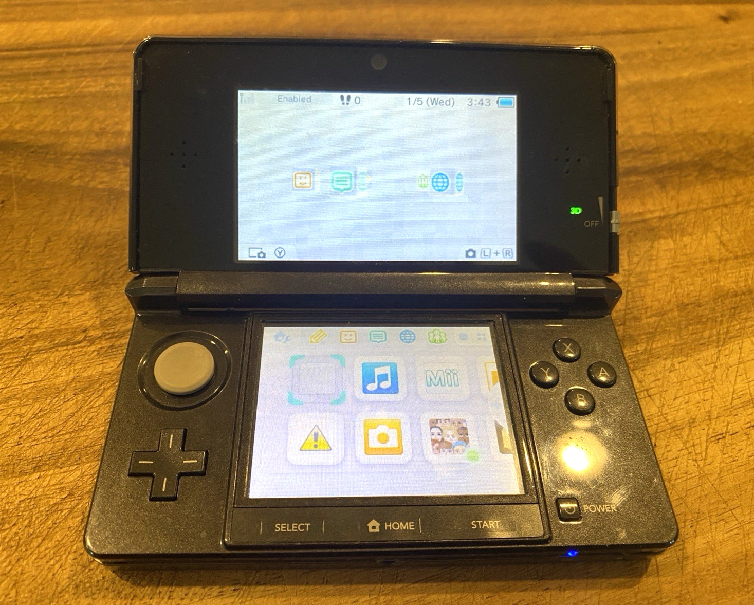 Nintendo 3DS Console Bundle Cosmo Black Gray: 4 Games + Charger