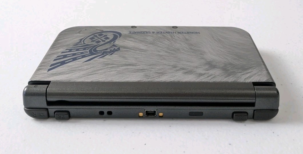 ‘New’ Nintendo 3DSXL Console – Monster Hunter 4 Special Edition *PAL VERSION*