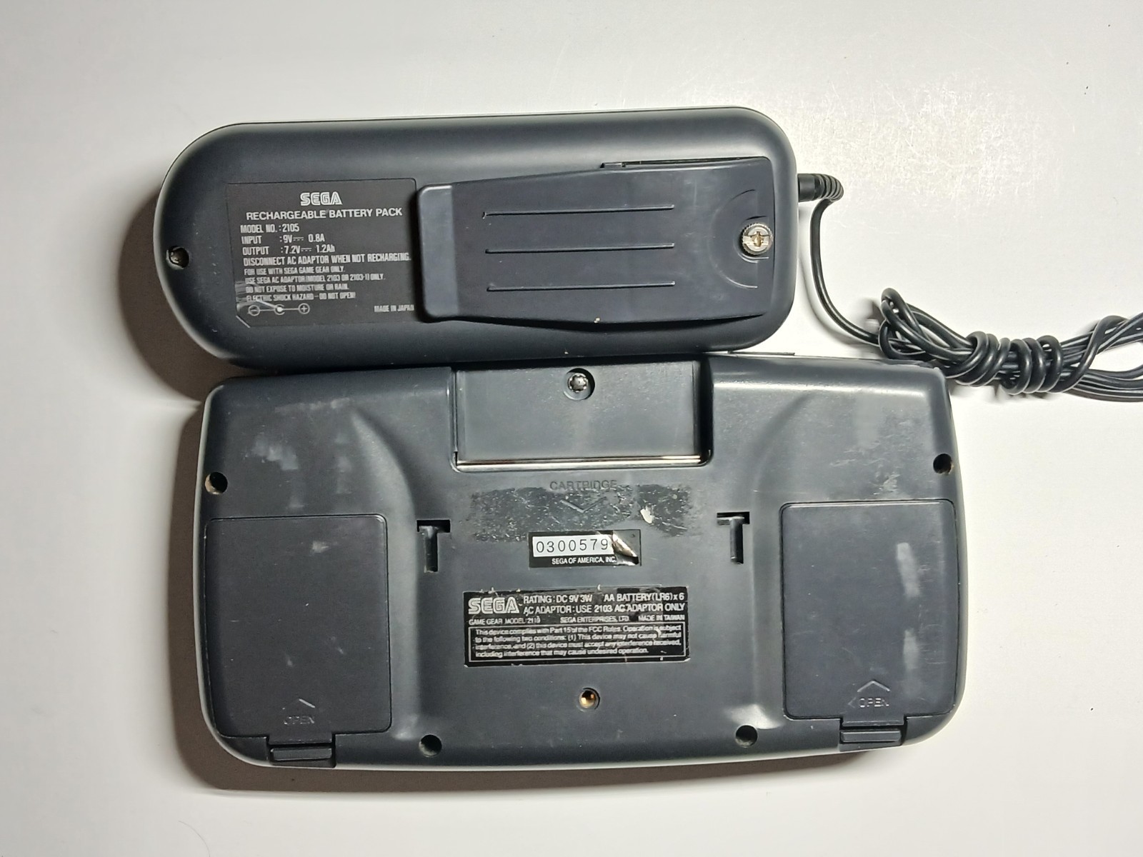 Sega Game Gear Console – Powers On – screen issues – For Parts/Repair charger