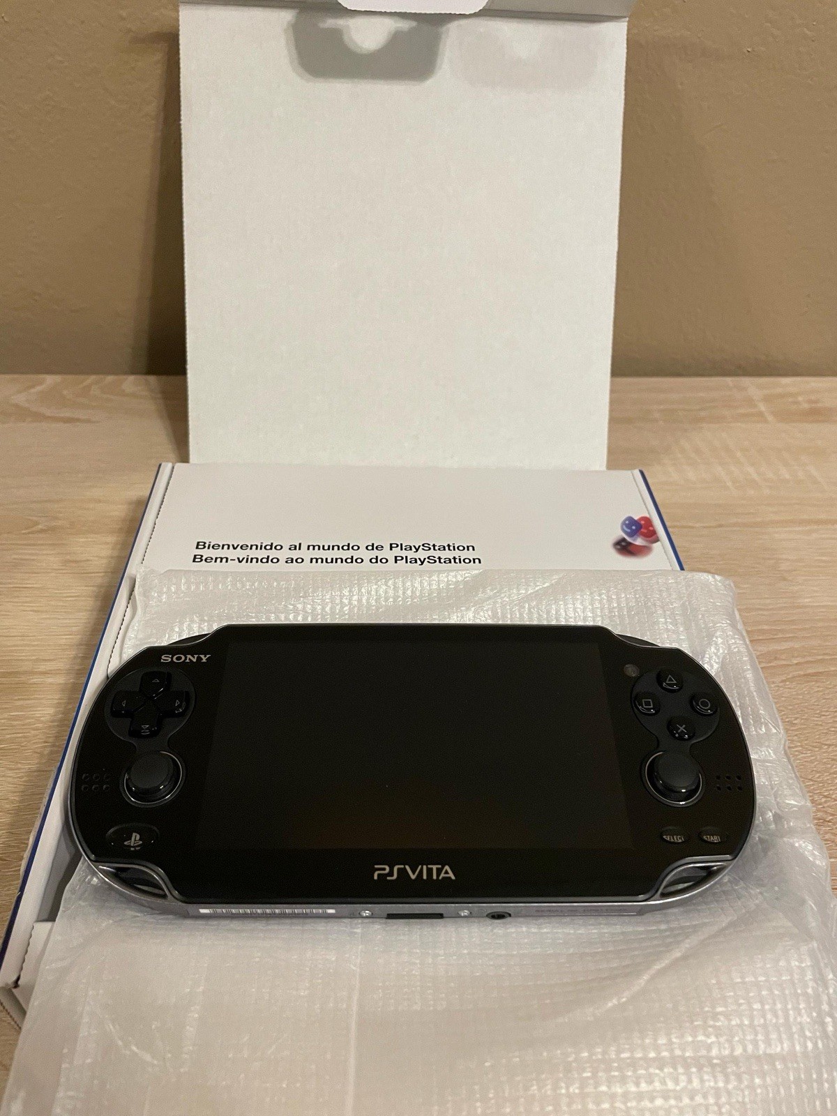 Special Edition Messi FIFA 13 – Sony PlayStation PS Vita PCH-1010 – Open Box