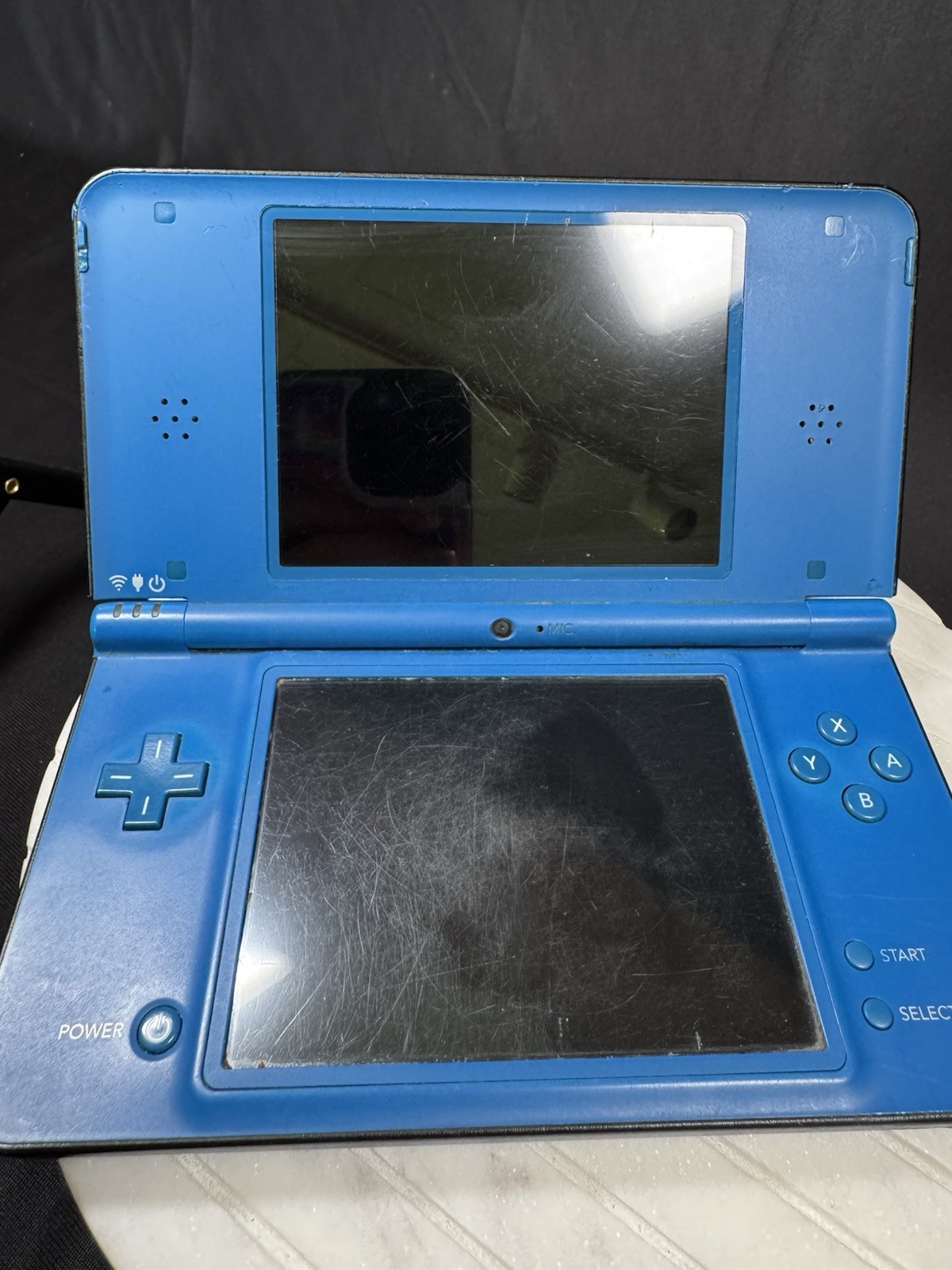 Nintendo DSi XL Handheld Console Midnight Blue Dual Screen with Charger