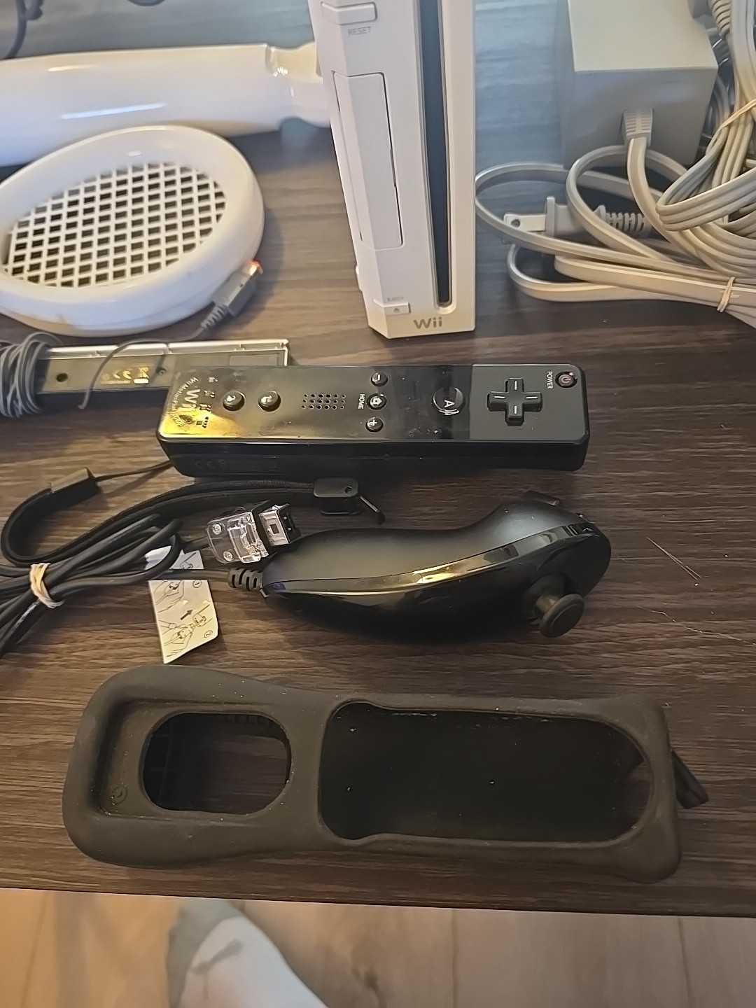 Nintendo Wii White RVL-001 Console Bundle & WII Play