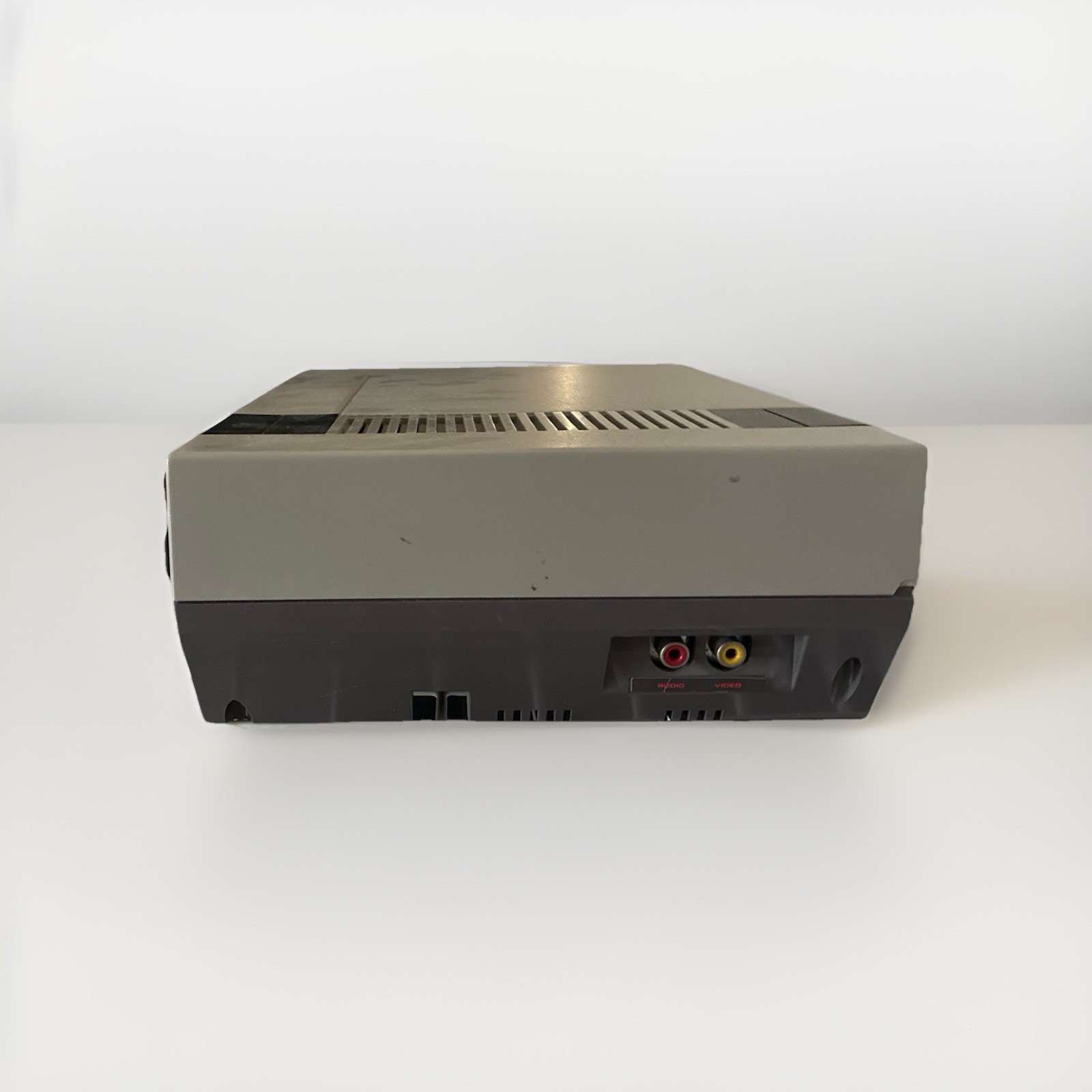Nintendo Entertainment System NES Console – Gray (NES-001)