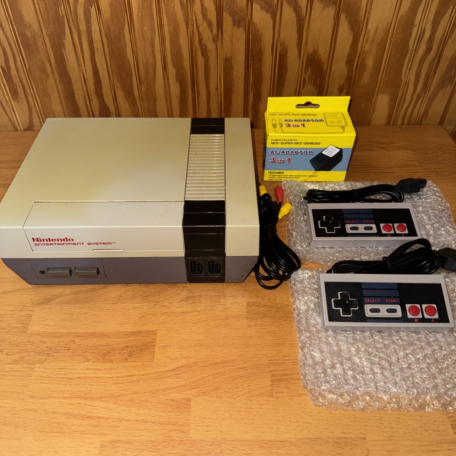Nintendo NES-001 1985 Console 2 Controllers Power,co-axles cords Tested Working