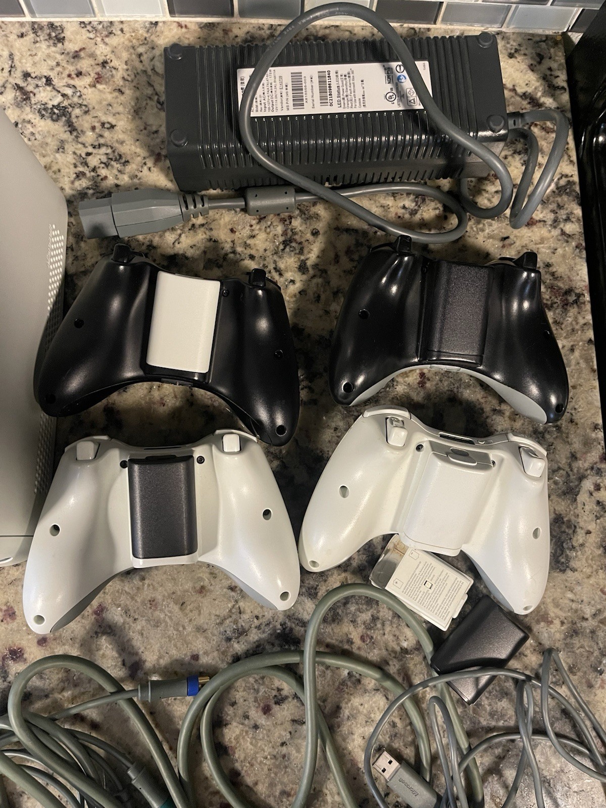 Xbox 360 Pro System Bundle 60GB WORKNG NO GAMES