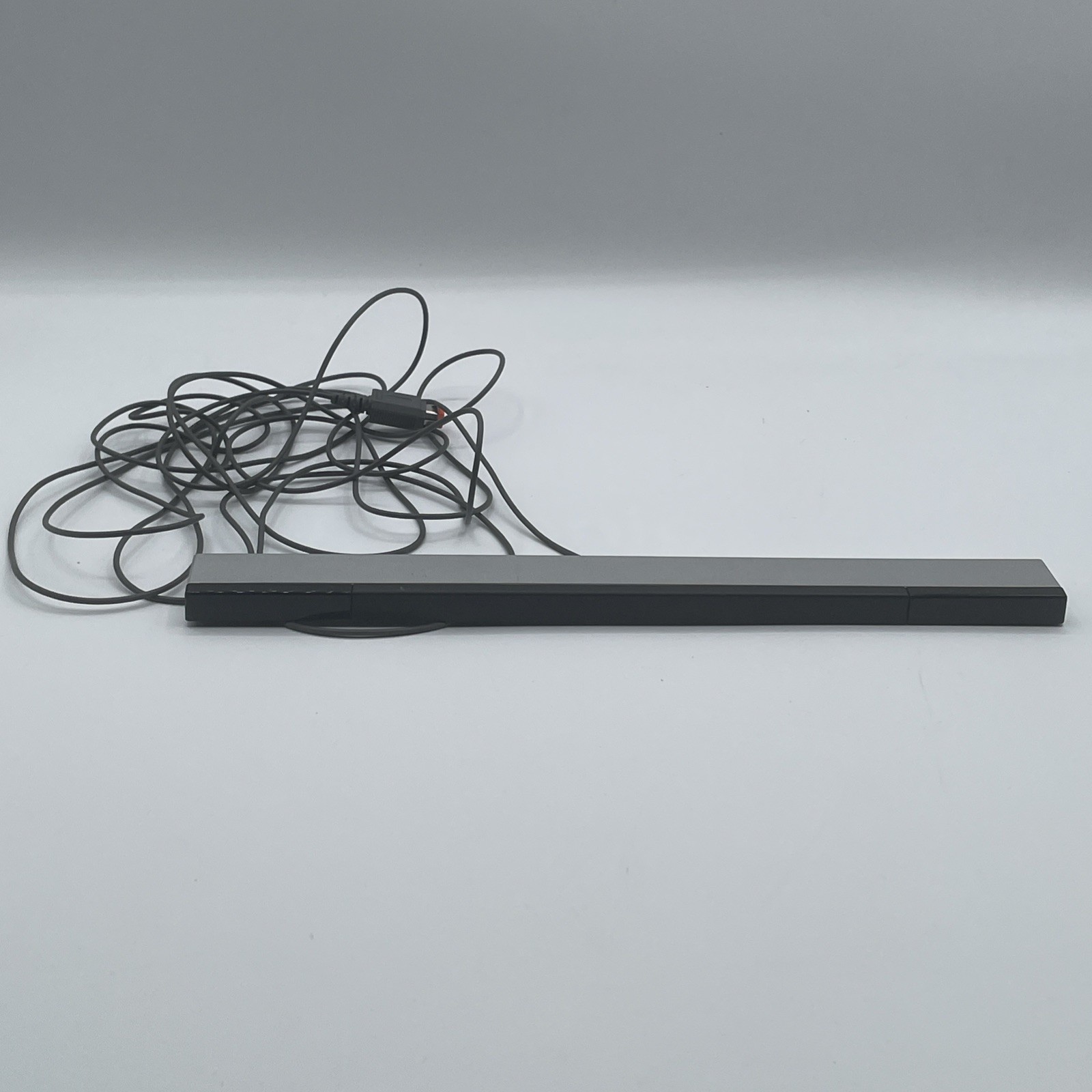 nintendo wii console 1 Controller 2 Nunchucks Charging Stations Wii Gun Read Des