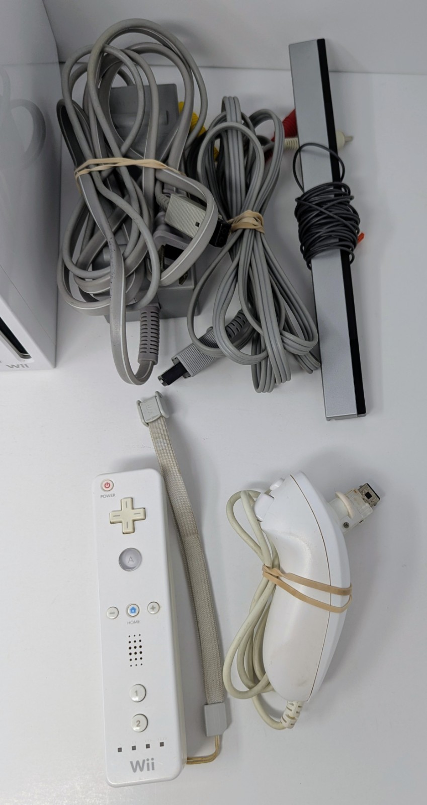 Nintendo Wii White Console GameCube Compatible Bundle w/ 5 Games – Tested!