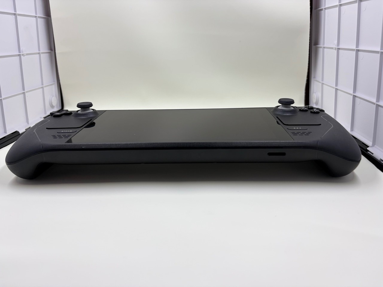 Valve Steam Deck 64GB LCD Handheld – Excellent Cond – 512GB MicroSD + Case