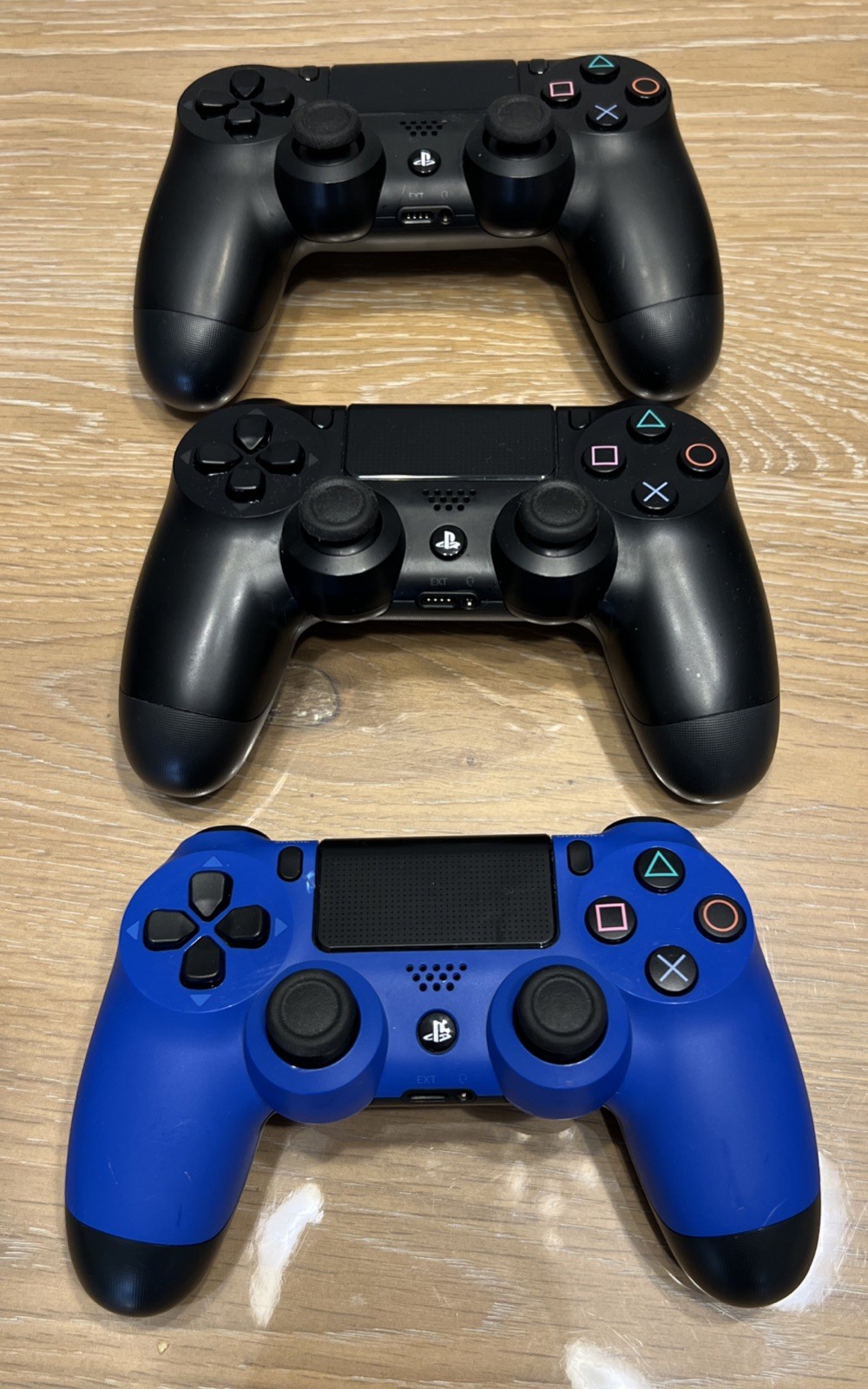 PlayStation PS4 DARTH VADER STAR WARS + 3 Controllers + Cables (No HDMI Output)