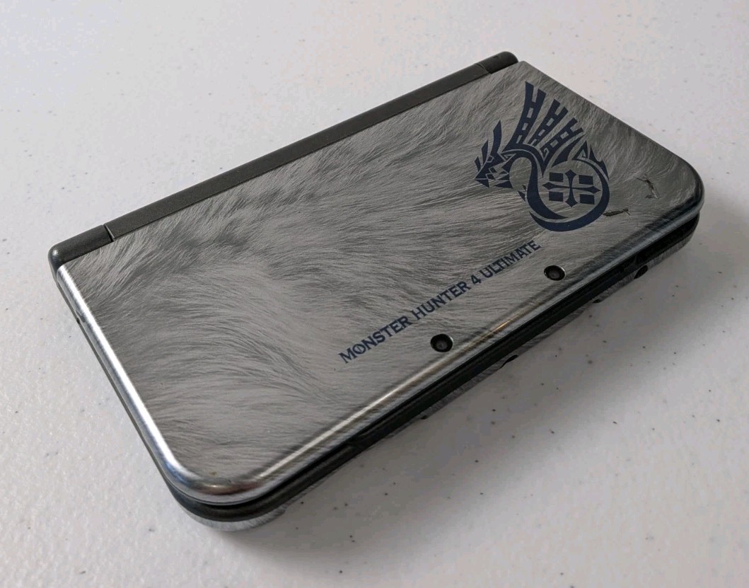 ‘New’ Nintendo 3DSXL Console – Monster Hunter 4 Special Edition *PAL VERSION*