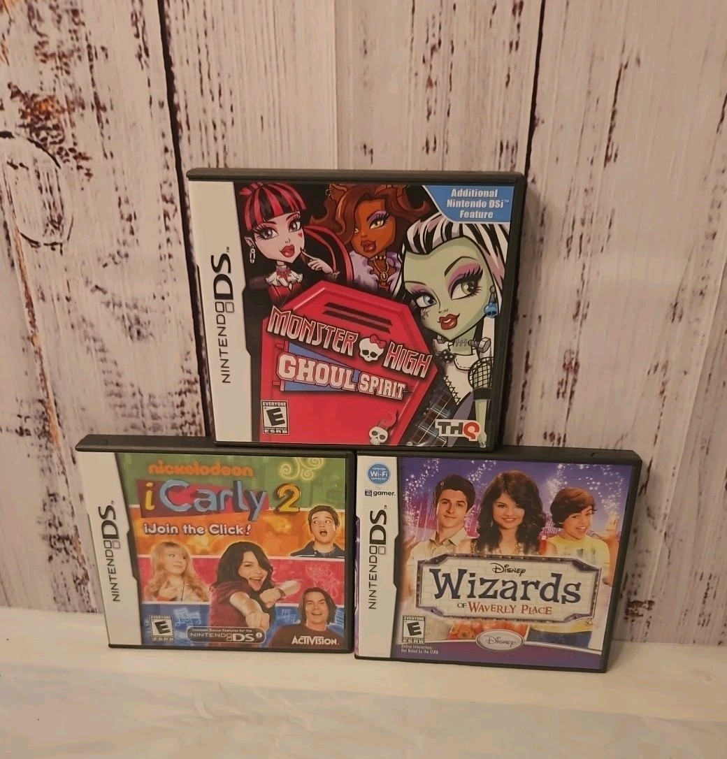 Nintendo DS Lite Bundle w/3 Games & Charger USG-001(JPN)white 2006