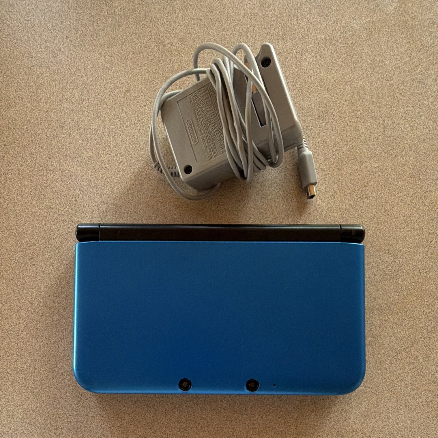 Nintendo 3DS XL Blue/Black Handheld Console w/ Charger Wi-Fi 4GB NTSC-U/C