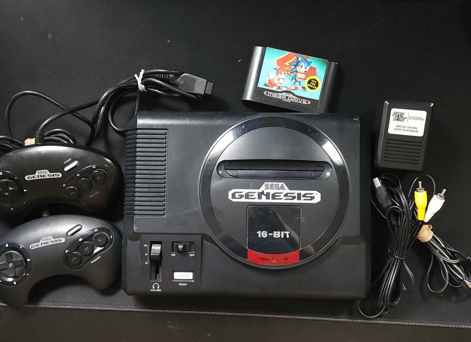 Sega Genesis Model 1601 Console w/ 2 Controllers + Cords, AV Cable, Sonic 2 A2