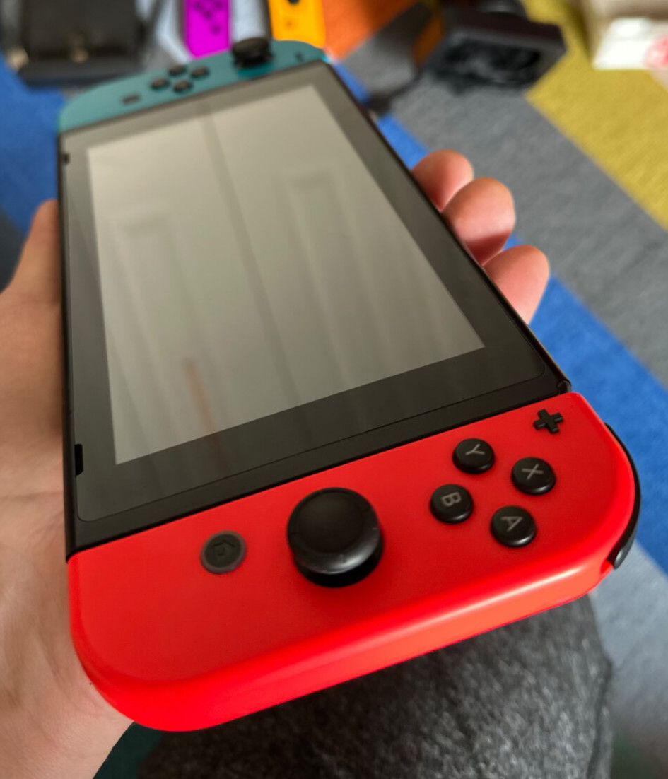 Nintendo Switch HAC-001 V1 Console (Unpatched XAW1010) + Dock + 128GB + Case