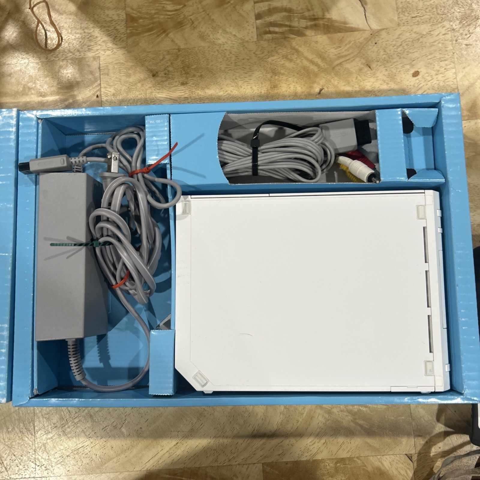 Nintendo Wii Sports Bundle Complete In Box 3 Remotes And All Manuals And Game