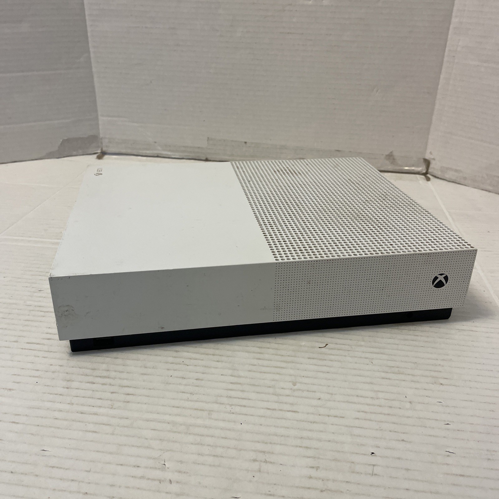 Xbox One S All Digital Edition 1681 White for Parts No Chords