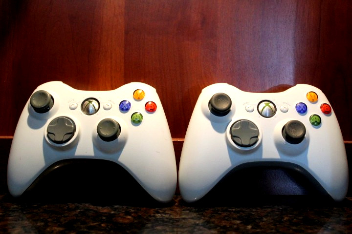 Xbox 360 Console Bundle – 120GB HDD (2 controllers/HDMI/Power) Tested/Working