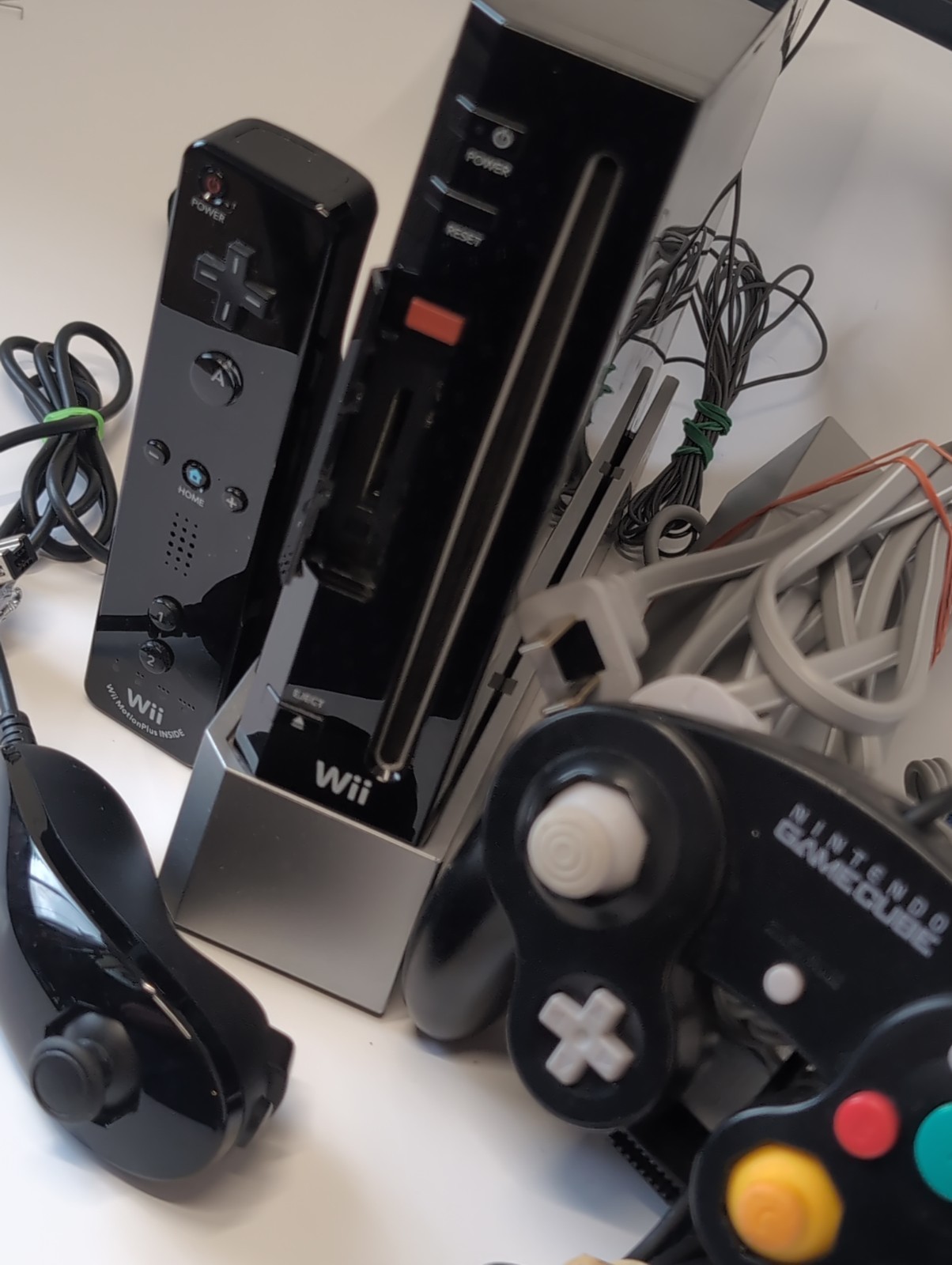 Black Wii Console Bundle – Tested/Working Model RVL-101 With 1 Wii 1 GameCube