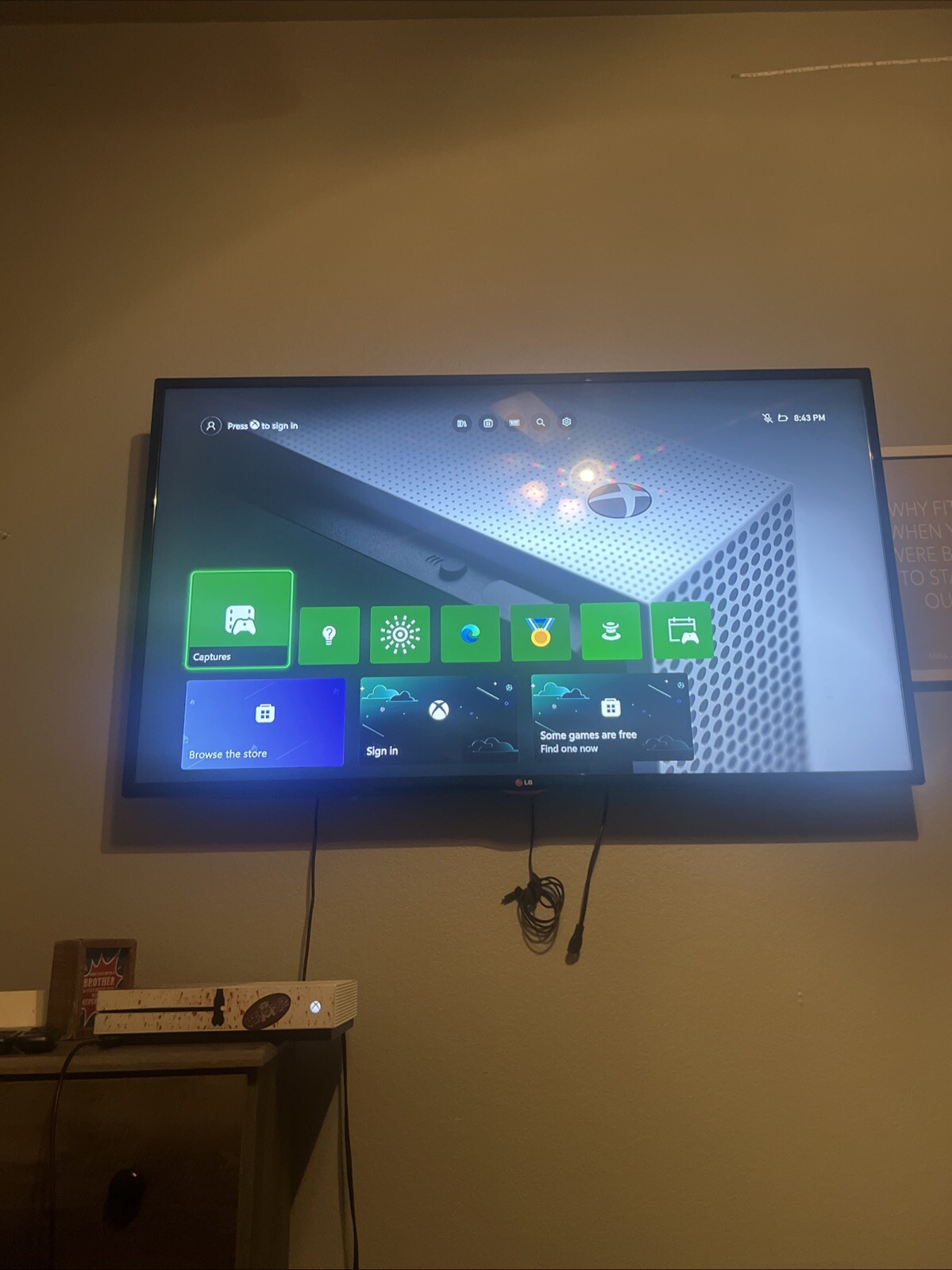 Excellent condition works perfectly fine, power cord not included
