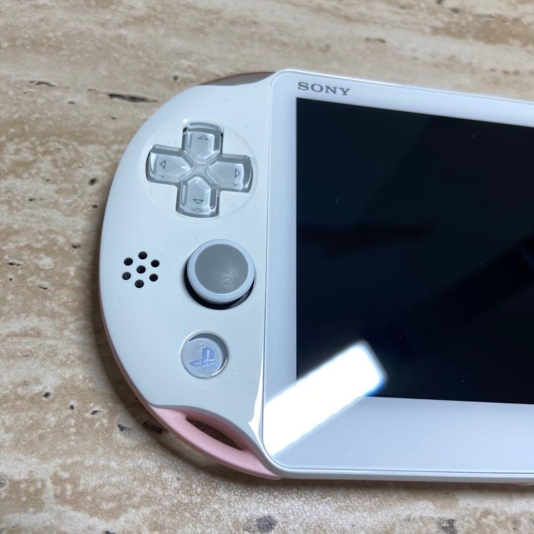 PS Vita PCH-2000 Light Pink White Complete in Box Excellent Condition 7035