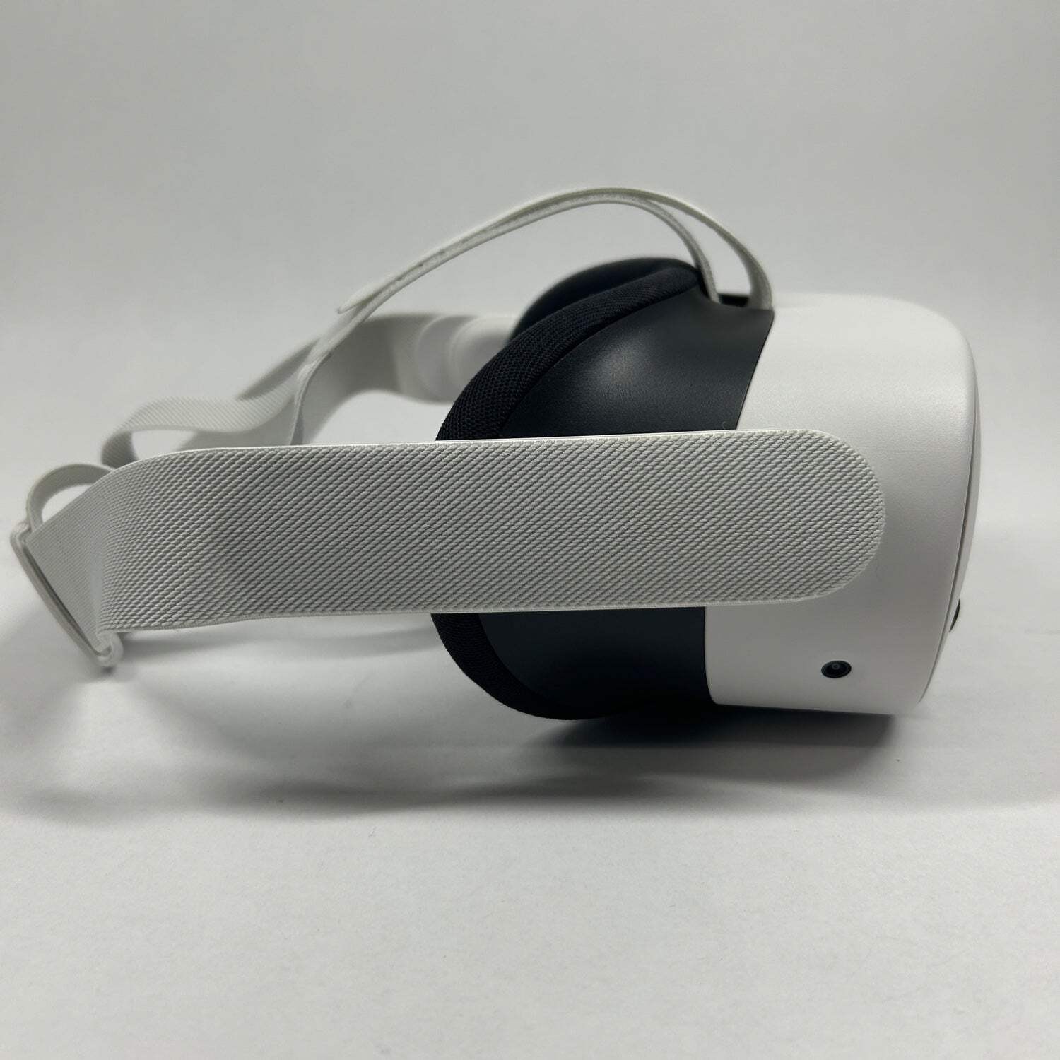 Meta Quest 3S 128GB Standalone All-in-One VR Headset P97