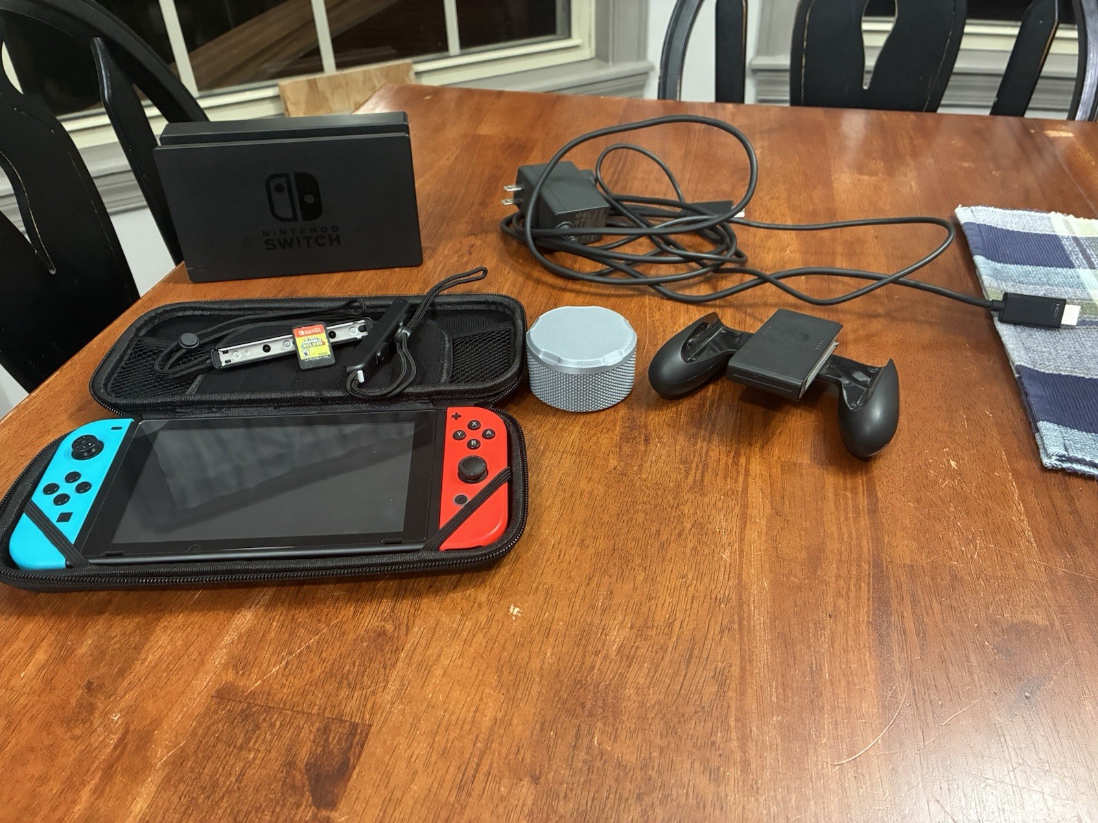 Nintendo Switch, Super Mario Bros.U Deluxe, Case, Port, Controller, and more
