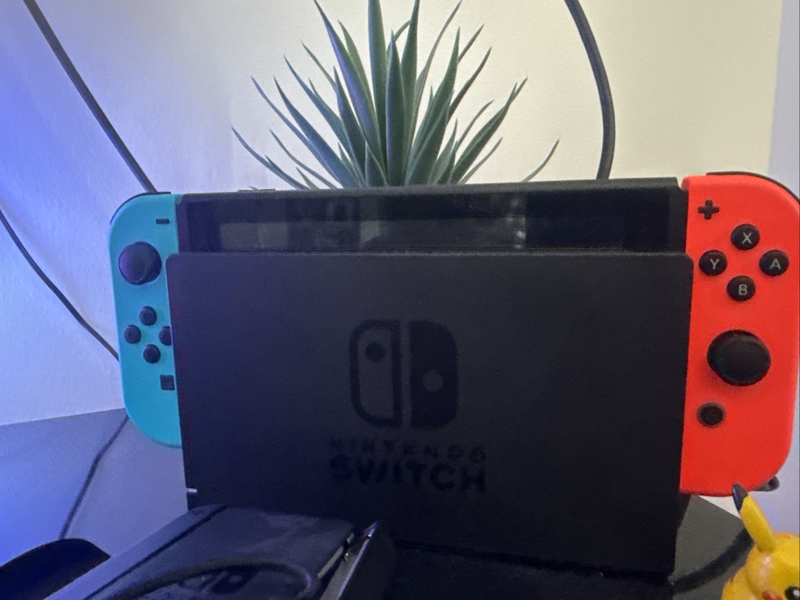 Nintendo Switch 32GB Handheld Console – Neon Red/Neon Blue *EXCELLENT CONDITION*