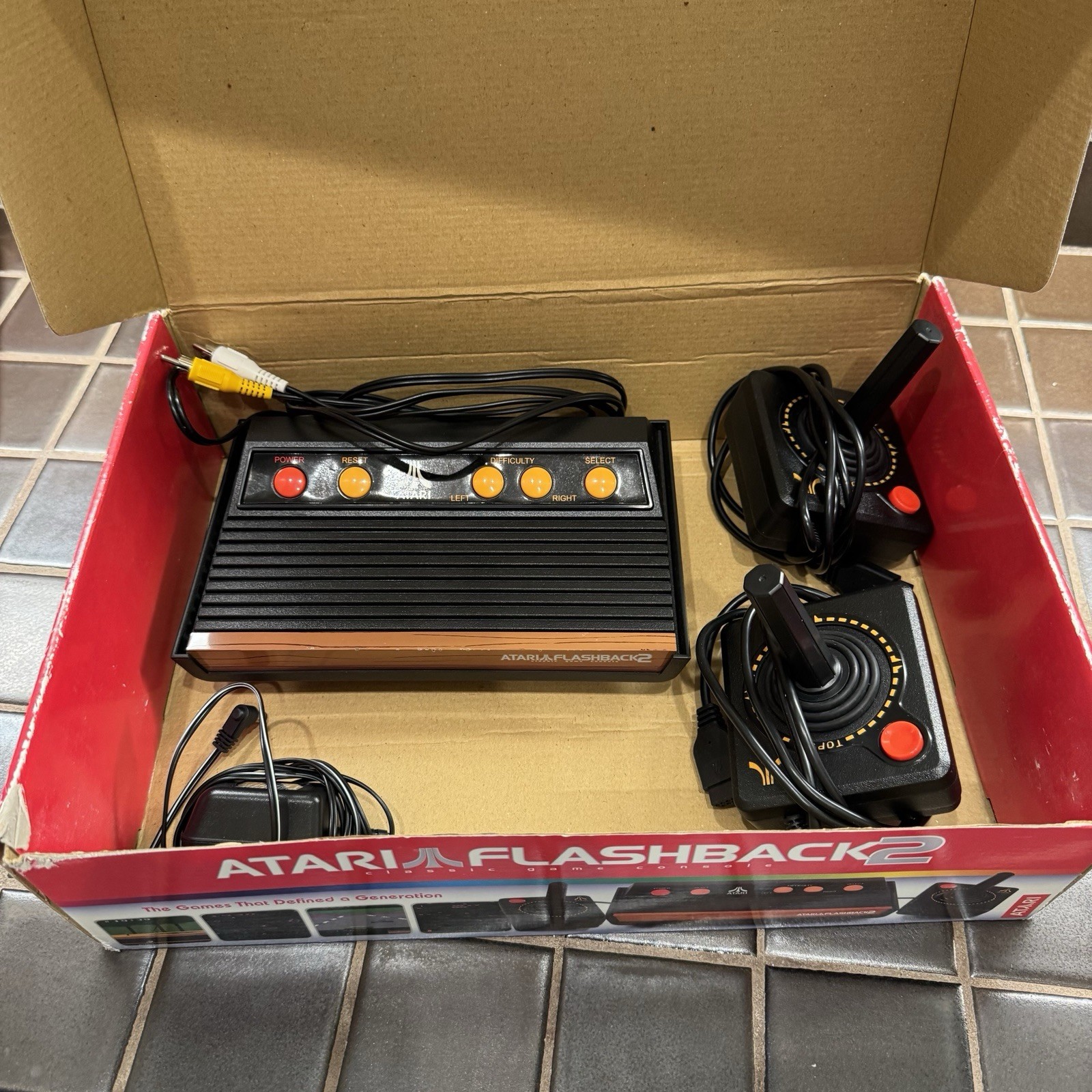 Atari Flashback 2 Classic Game Console 40 Built In Games w/ 2 Controllers Works