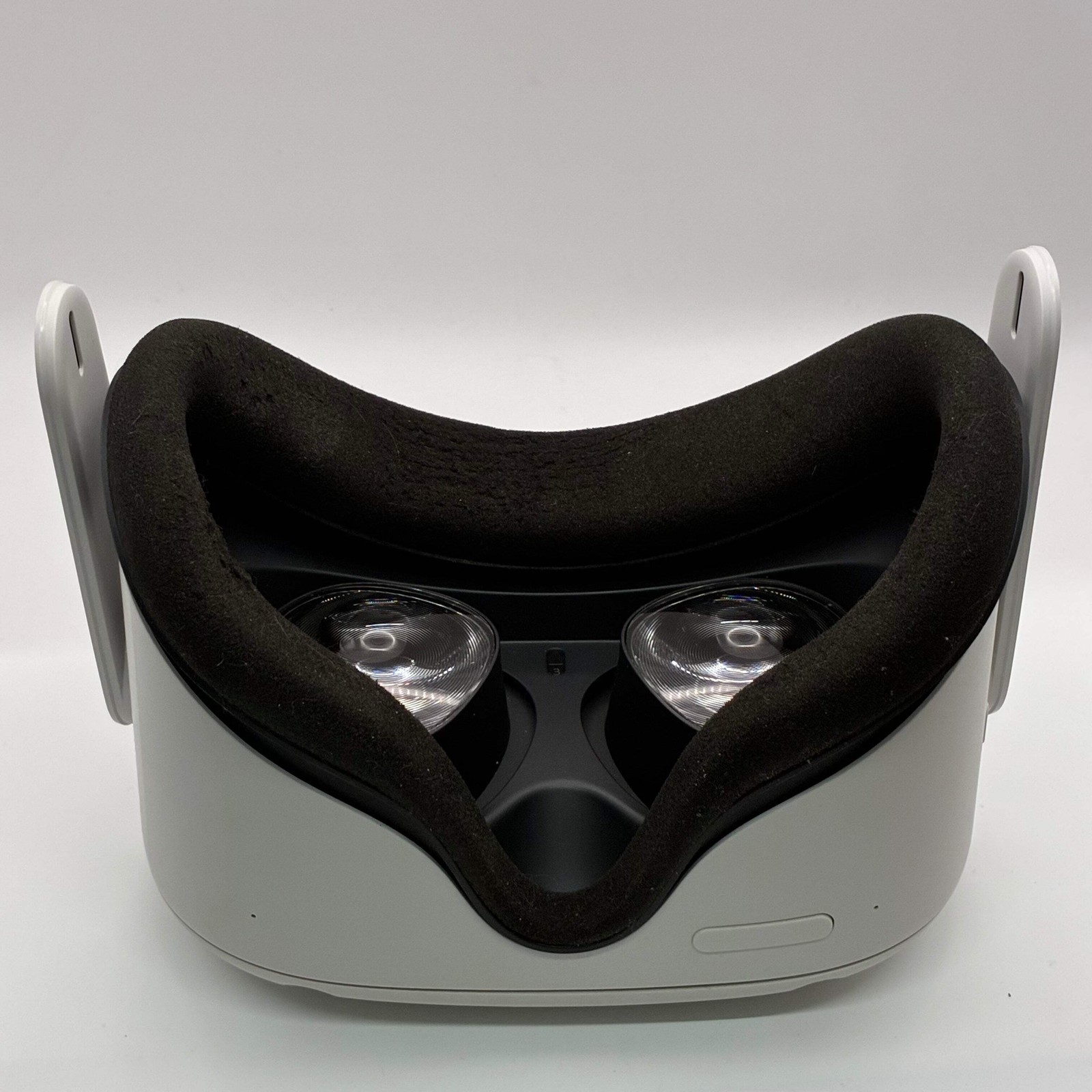 Meta Quest 2 KW49CM 128GB White VR Headset W/ Controllers – Used B