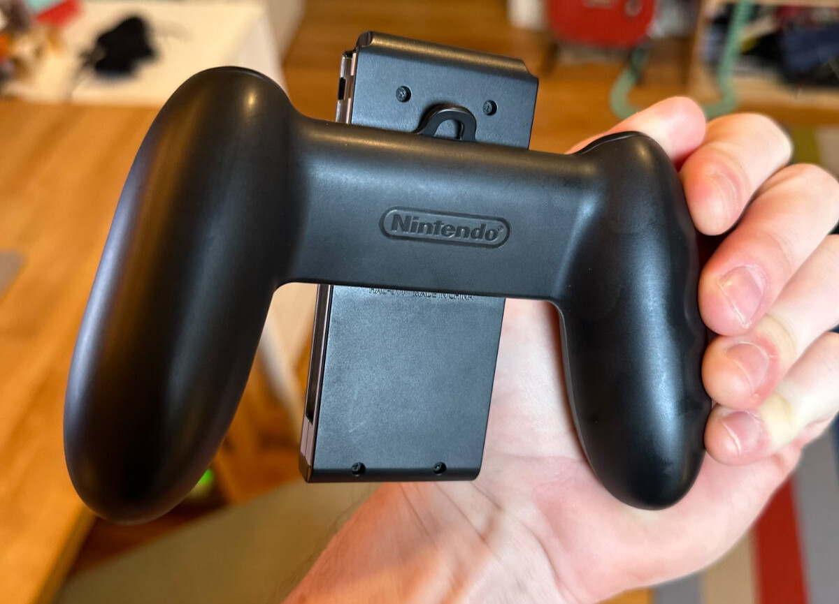 Nintendo Switch HAC-001 V1 Console (Unpatched XAW1010) + Dock + 128GB + Case