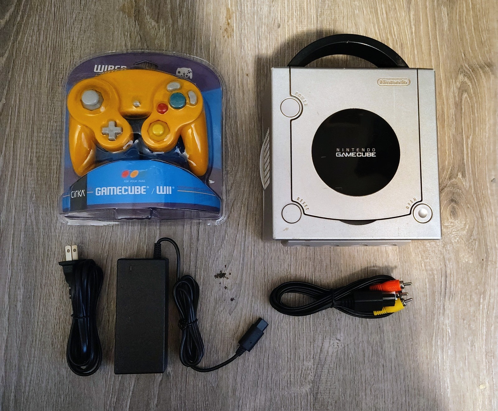 Nintendo GameCube 2001 DOL-001 Console Complete System Tested Complete All Cords