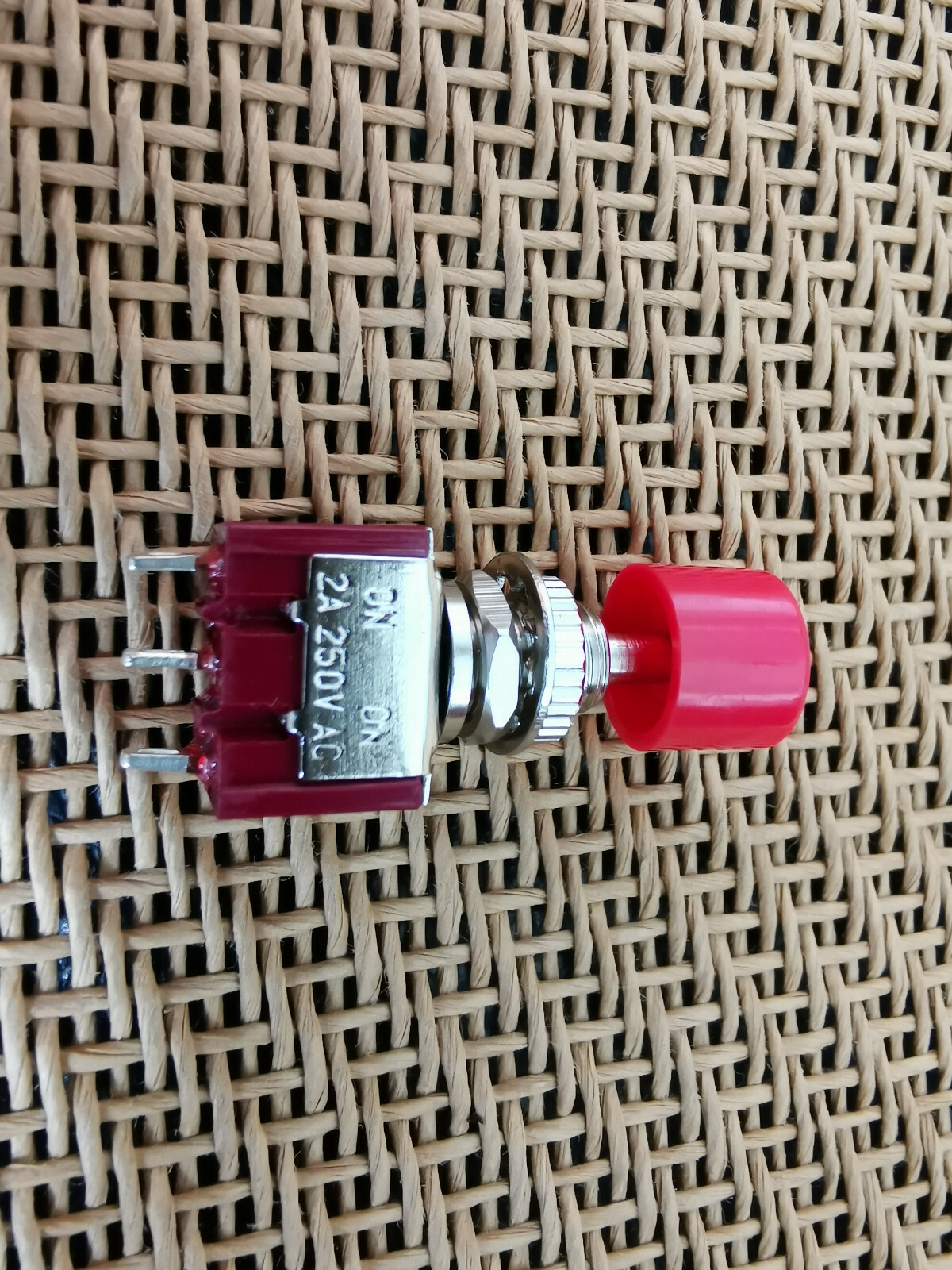2x Locking Latching SPDT ON-ON Push Button Switch w/ Red Cap for 9v-12v-120v