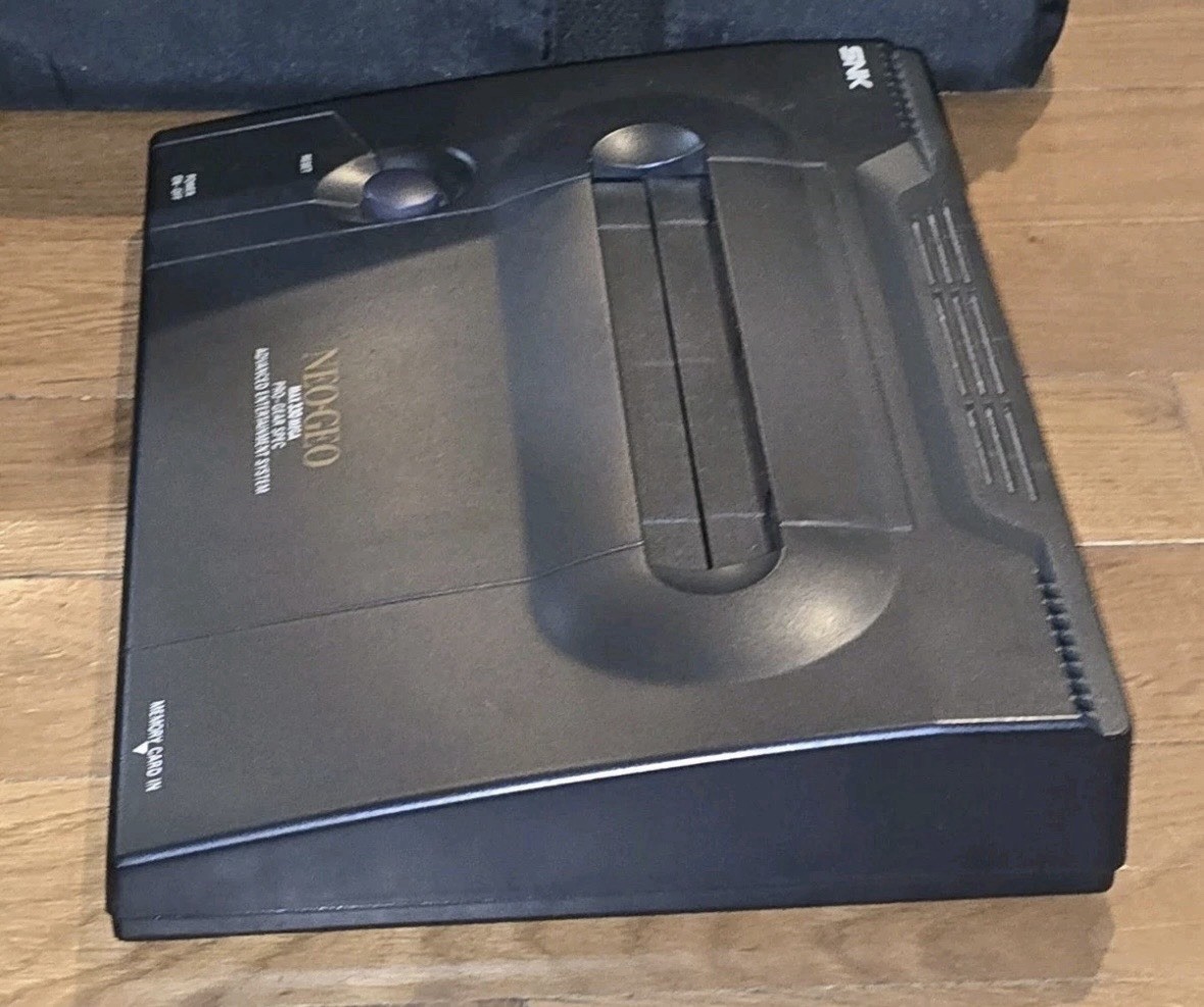 Neo Geo AES Gold System; 2 Controllers, and Cables