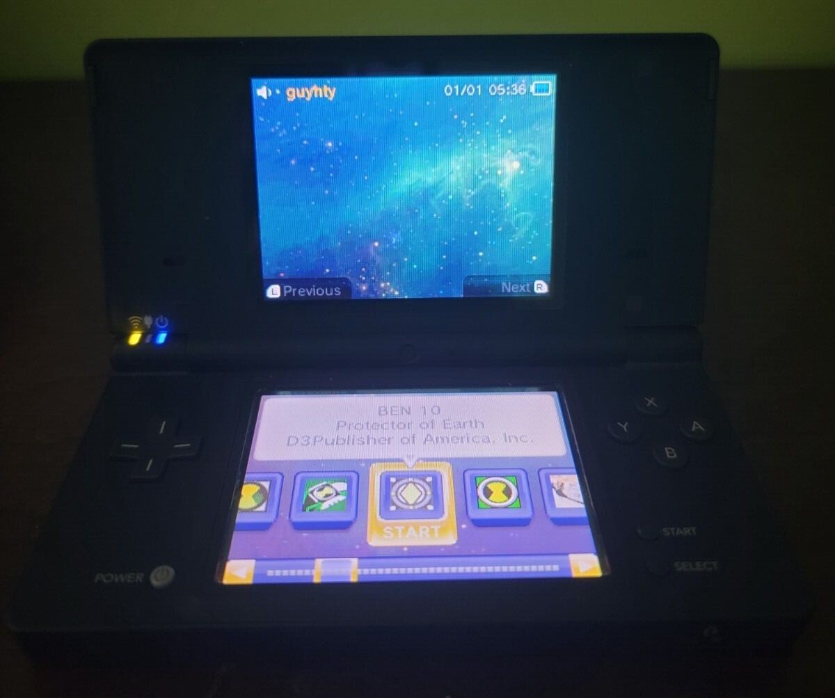 Nintendo DSi Launch Edition Matte Black (HBrewed) (Good Condition)