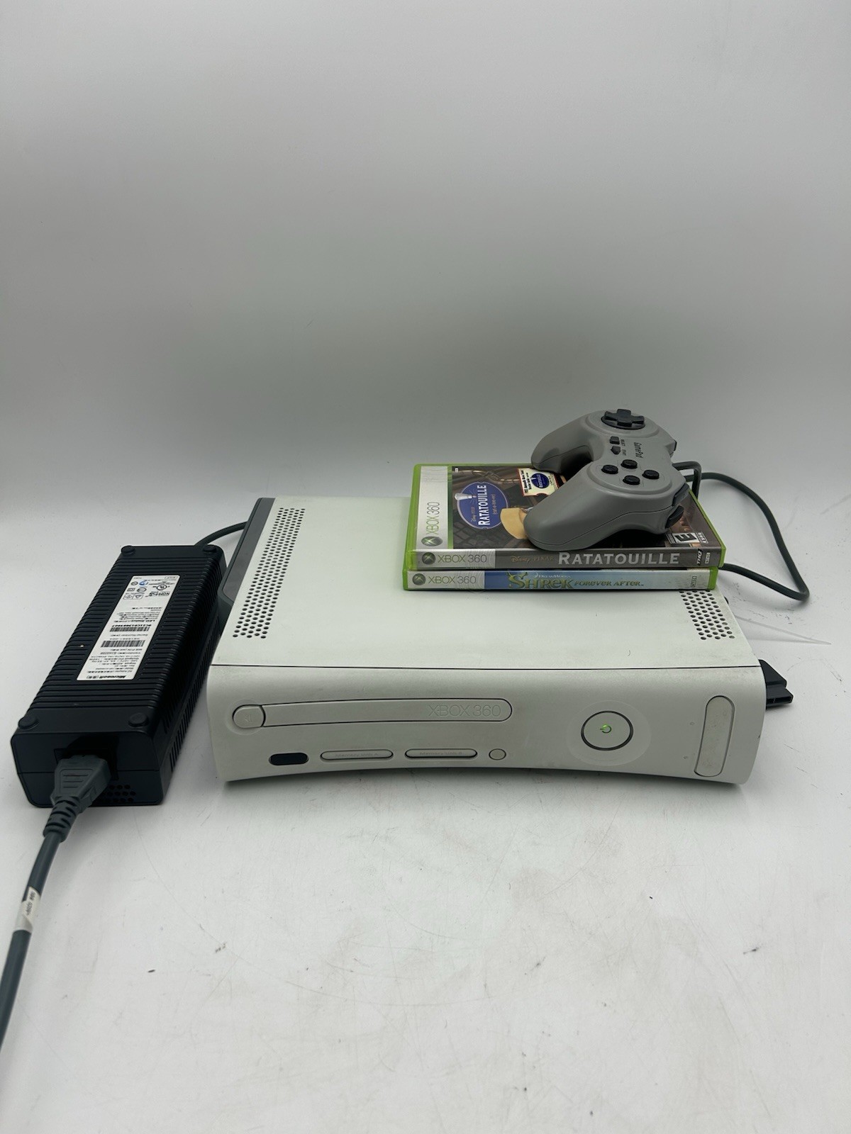 Microsoft Xbox 360 White Console Bundle 1 Controller & 2 Games Tested & Working