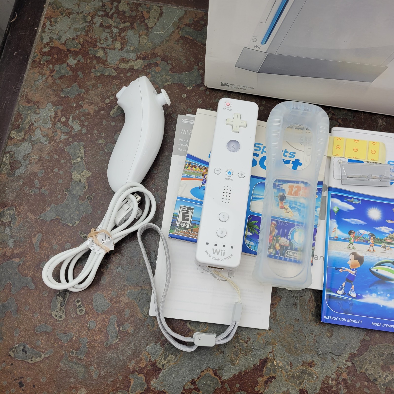 Nintendo Wii Sports / Wii Sports Resort White Console In Box
