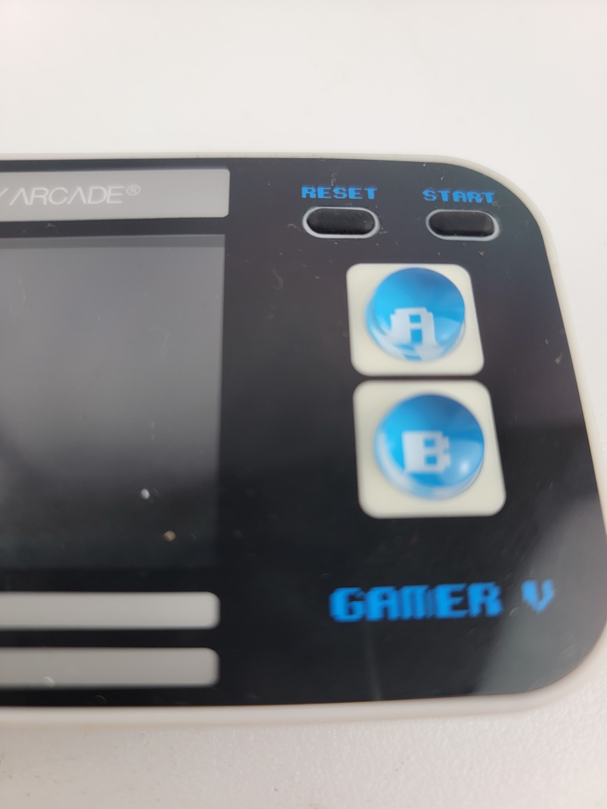 Small Handheld Video Game System MY ARCADE Gamer Classic 220-in-1