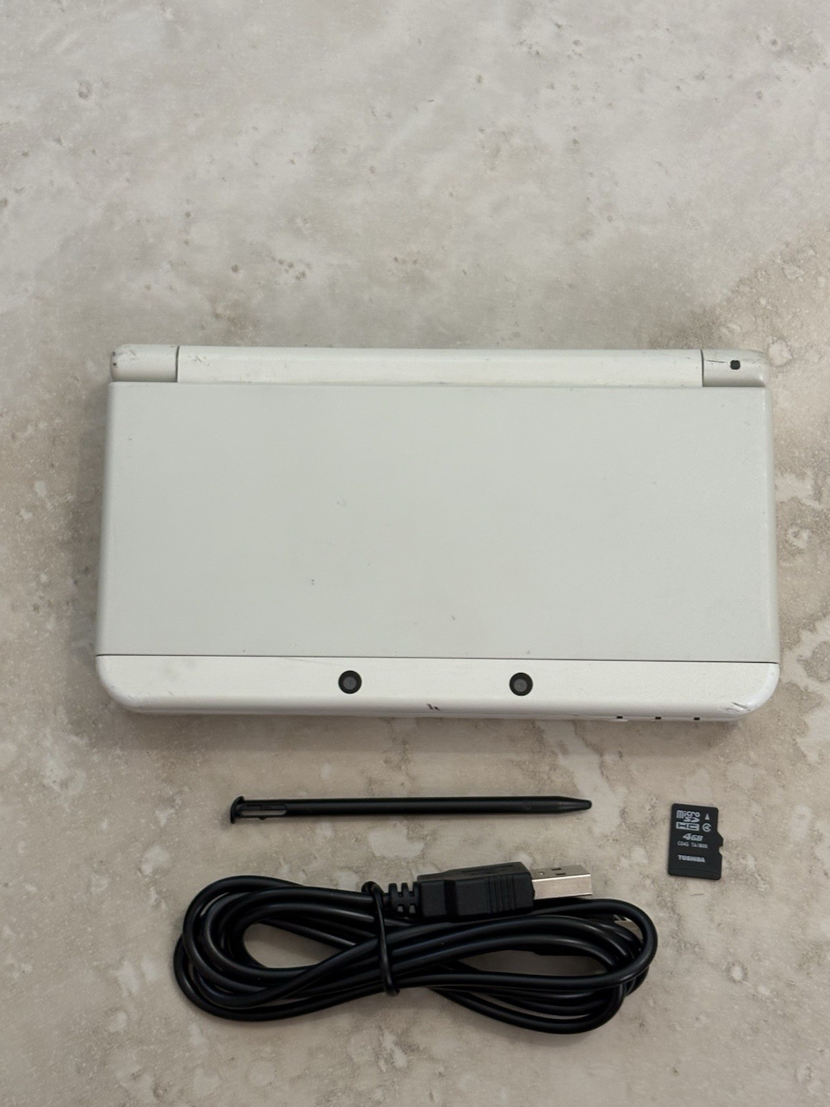 Nintendo New 3DS White Edition Handheld System Console With Charger Read Desc