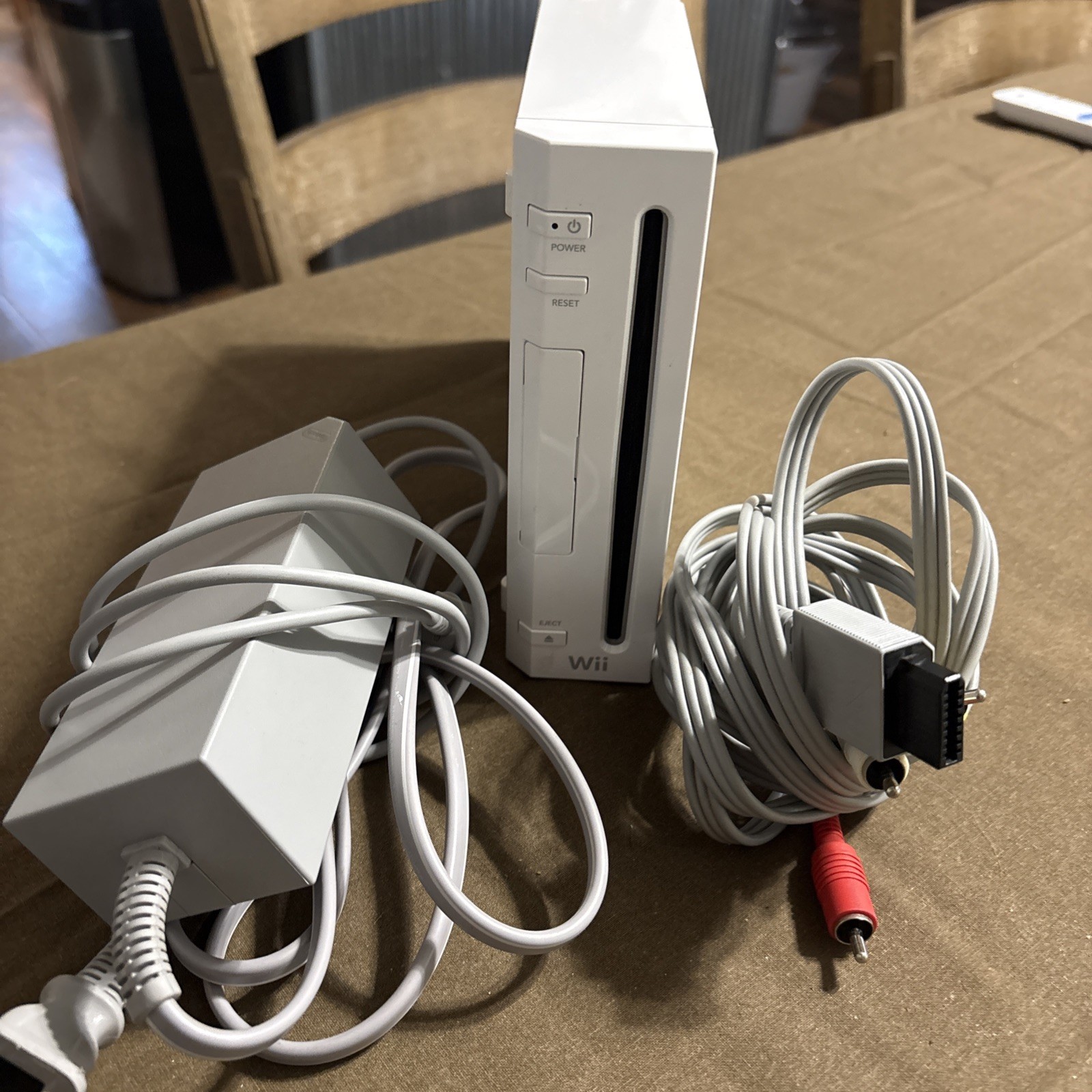 Nintendo Wii (Console, Power And AV Cable) RVL-001 White Tested & Working